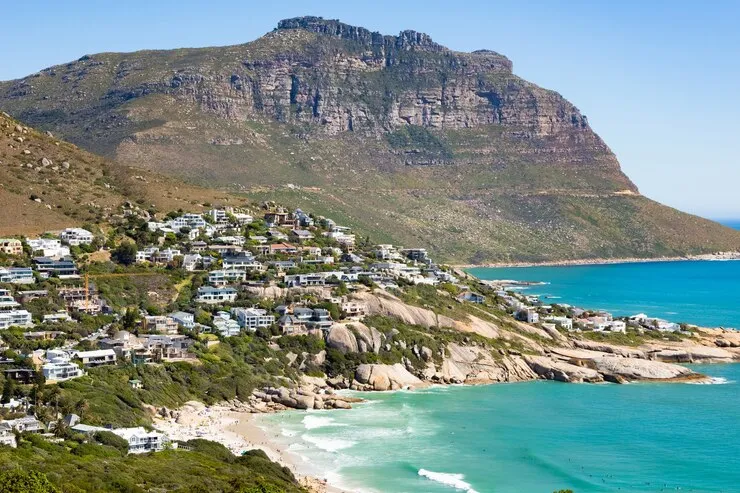 imageye___-_beautiful-shot-buildings-hill-turquoise-beach-cape-town-south-africa_181624-36158