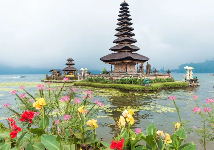 imageye___-_water-temple-bratan-lake_1385-1792