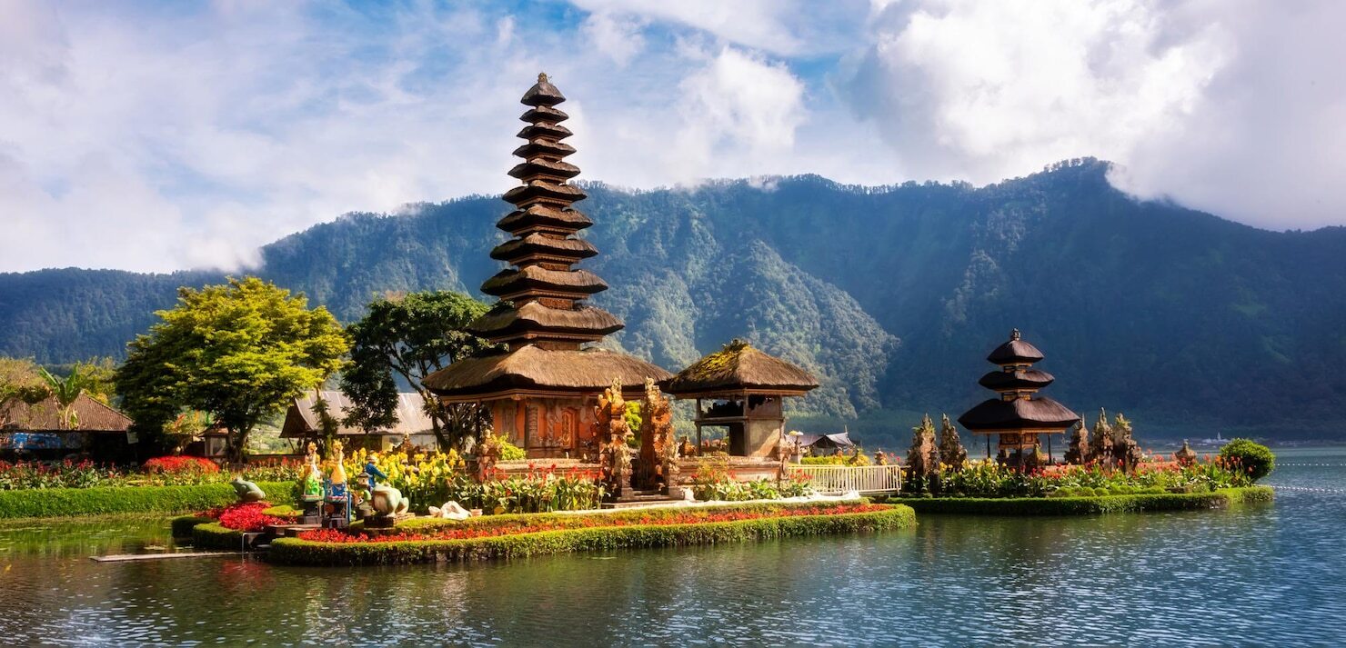 pura-ulun-danu-bratan-hindu-temple-bali-island-indonesia_236845-638