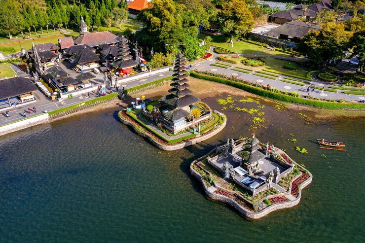 pura-ulun-danu-bratan-temple-bali-indonesia_335224-320